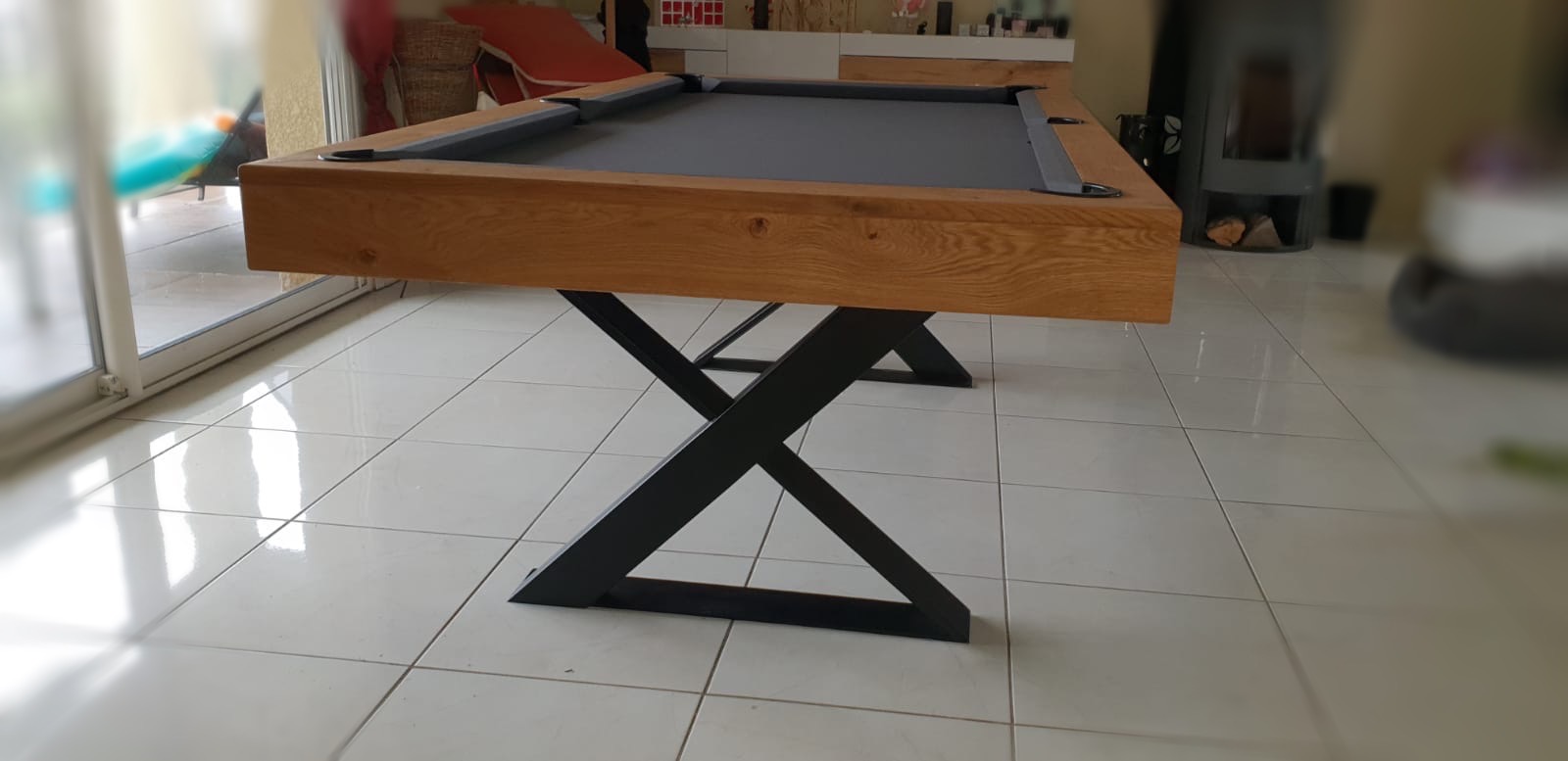 Billard en chêne brossé huilé convertible en table piétement métal noir